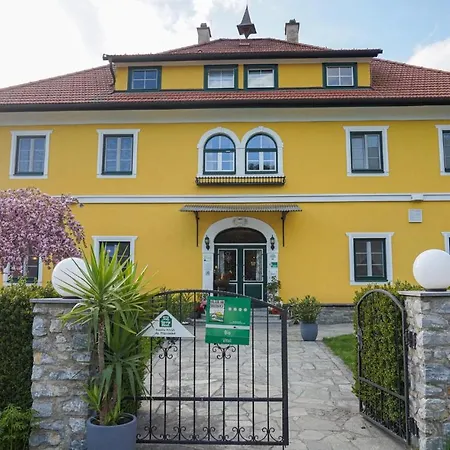 Amazing In Friesach-dürnstein W/ 2 Bedrooms Apartment *